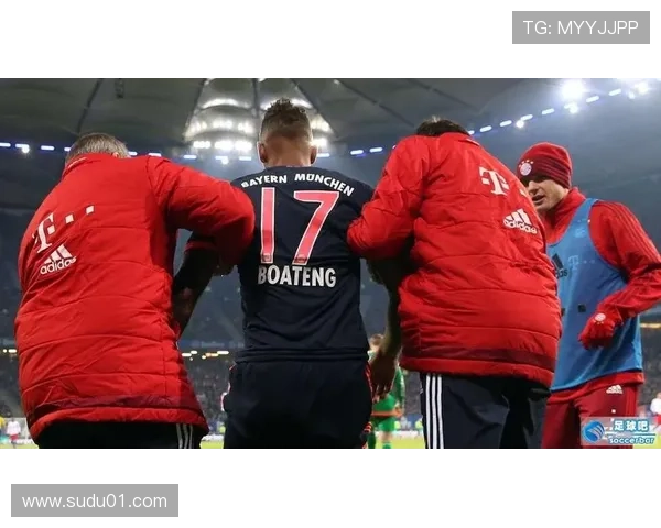 拜仁宣17岁后卫手术赛季报销