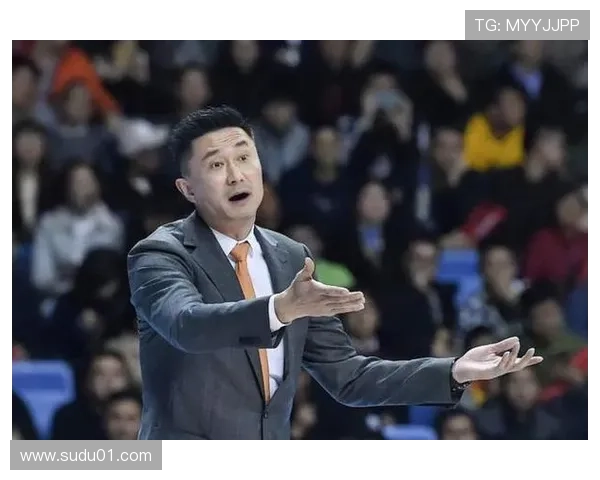 广东球迷问杜锋陈家政何时登场